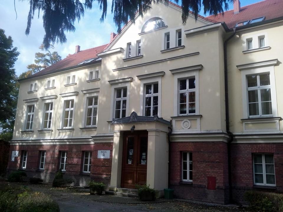 Stado Ogierow Sierakow Hotel Sierakow  ภายนอก รูปภาพ